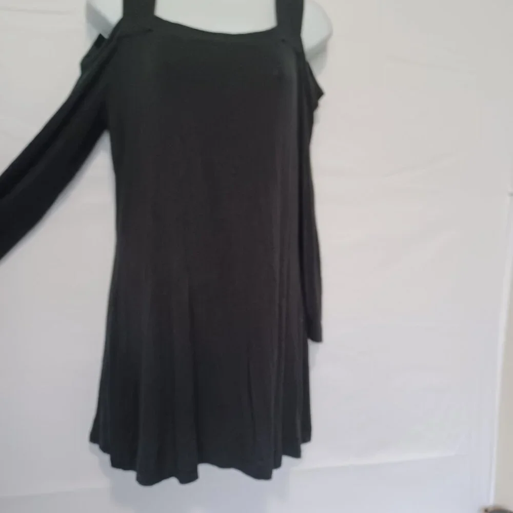 Venus women top black cold shoulder stretch sz M feminine dark academia casual - Picture 2 of 6